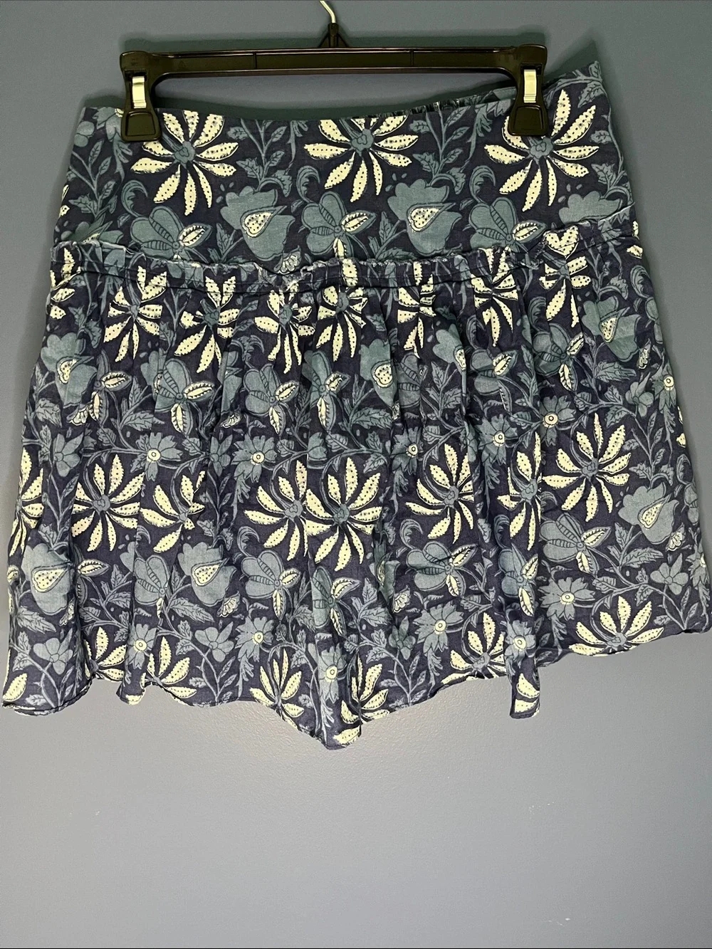 Banana Republic Tiered Navy & Creamy White Floral Mini Skirt smocked panel lined